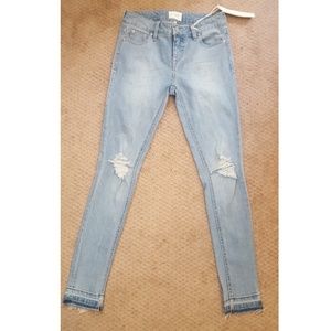 Raw hem skinny jegging jeans